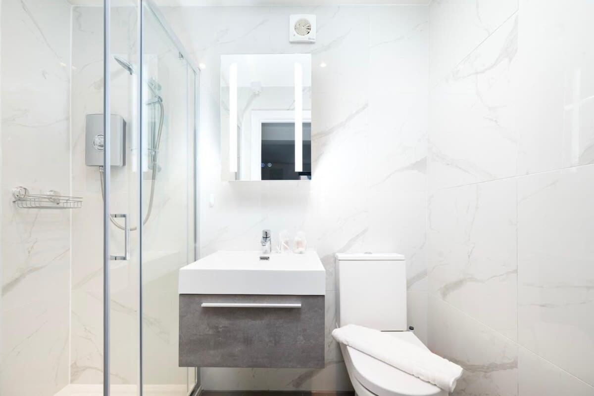 Appartamento Cozy Single Level Flat With Parking Enfield Esterno foto