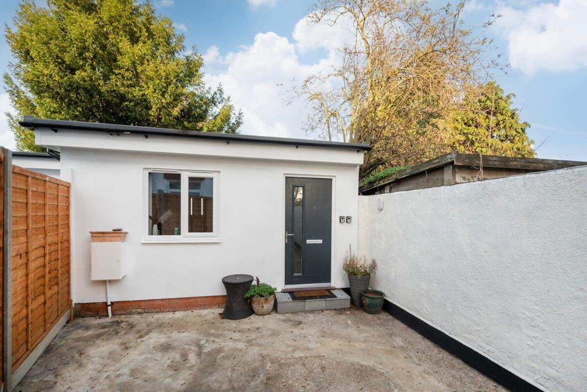 Appartamento Cozy Single Level Flat With Parking Enfield Esterno foto