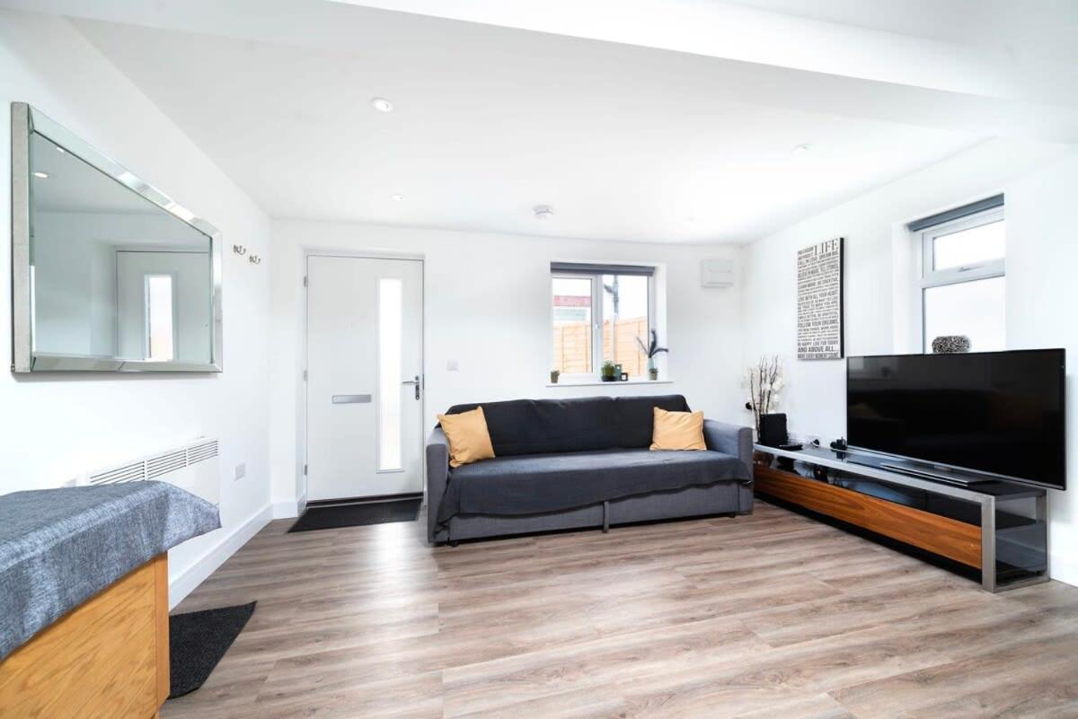 Appartamento Cozy Single Level Flat With Parking Enfield Esterno foto