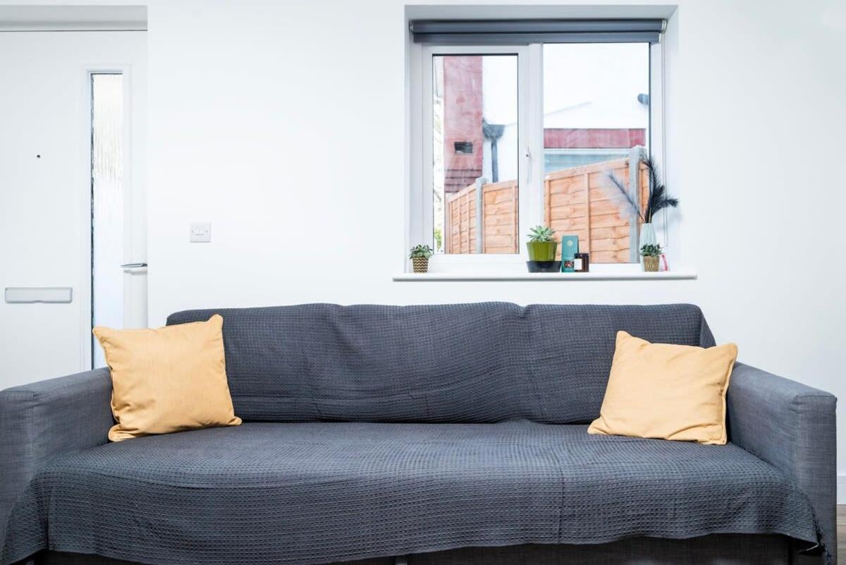 Appartamento Cozy Single Level Flat With Parking Enfield Esterno foto